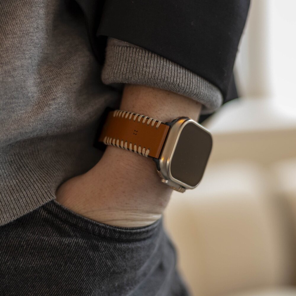 Strap-it Strap-it Bracelet en cuir cousu Apple Watch (brun) Strap-it Strap-it Bracelet en cuir cousu Apple Watch (brun)