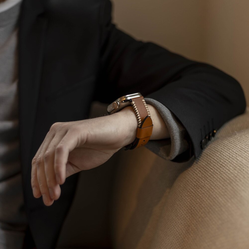 Strap-it Strap-it Bracelet en cuir cousu Apple Watch (brun) Strap-it Strap-it Bracelet en cuir cousu Apple Watch (brun)