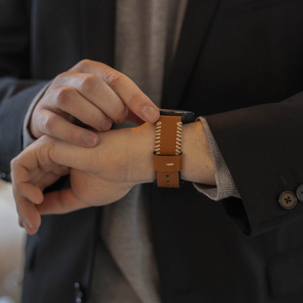 Strap-it Strap-it Bracelet en cuir cousu Samsung Galaxy Watch 6 - 44mm (brun)