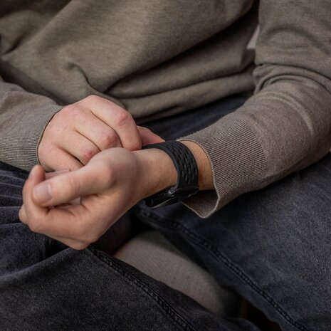 Strap-it Strap-it Bracelet silicone air avec P-buckle pour Apple Watch (noir)