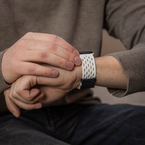 Strap-it Strap-it Bracelet silicone air avec P-buckle pour Apple Watch (blanc)