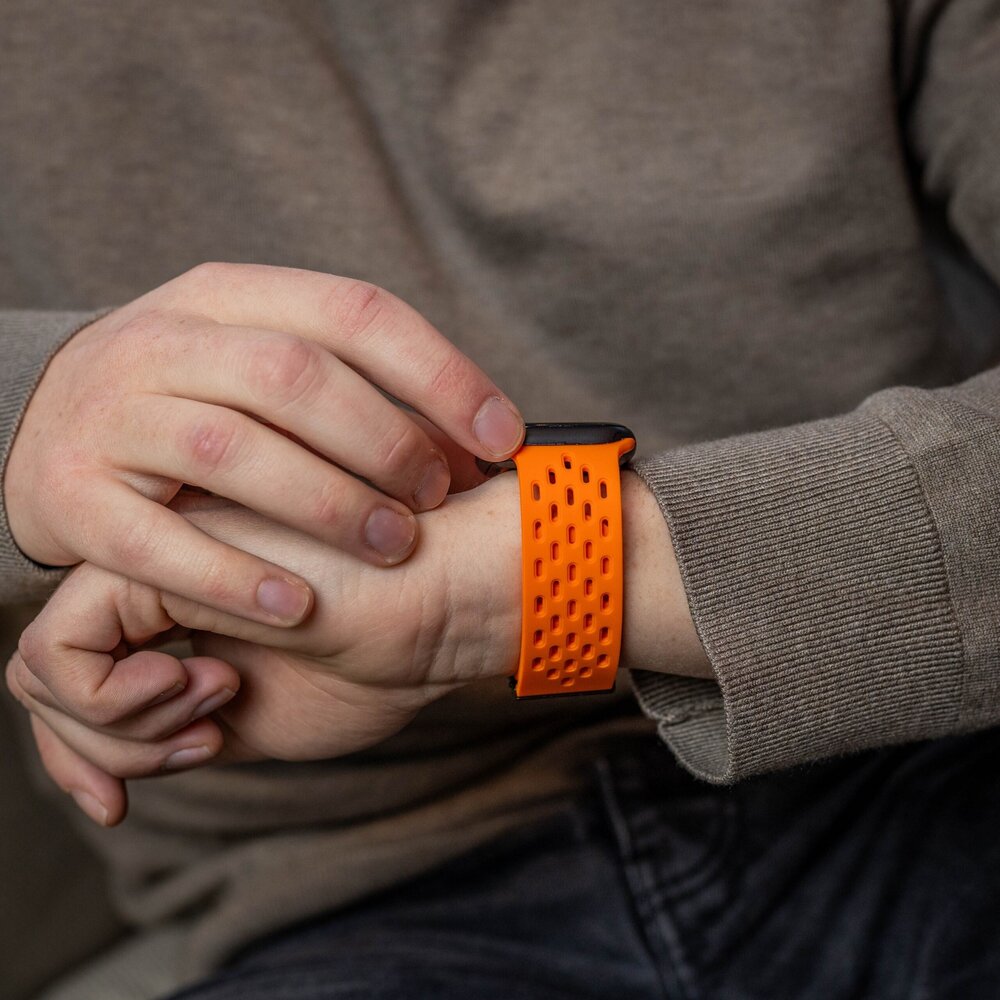 Strap-it Strap-it Bracelet silicone air avec P-buckle pour Apple Watch (orange)