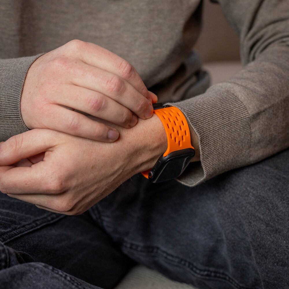 Strap-it Strap-it Bracelet silicone air avec P-buckle pour Apple Watch (orange)