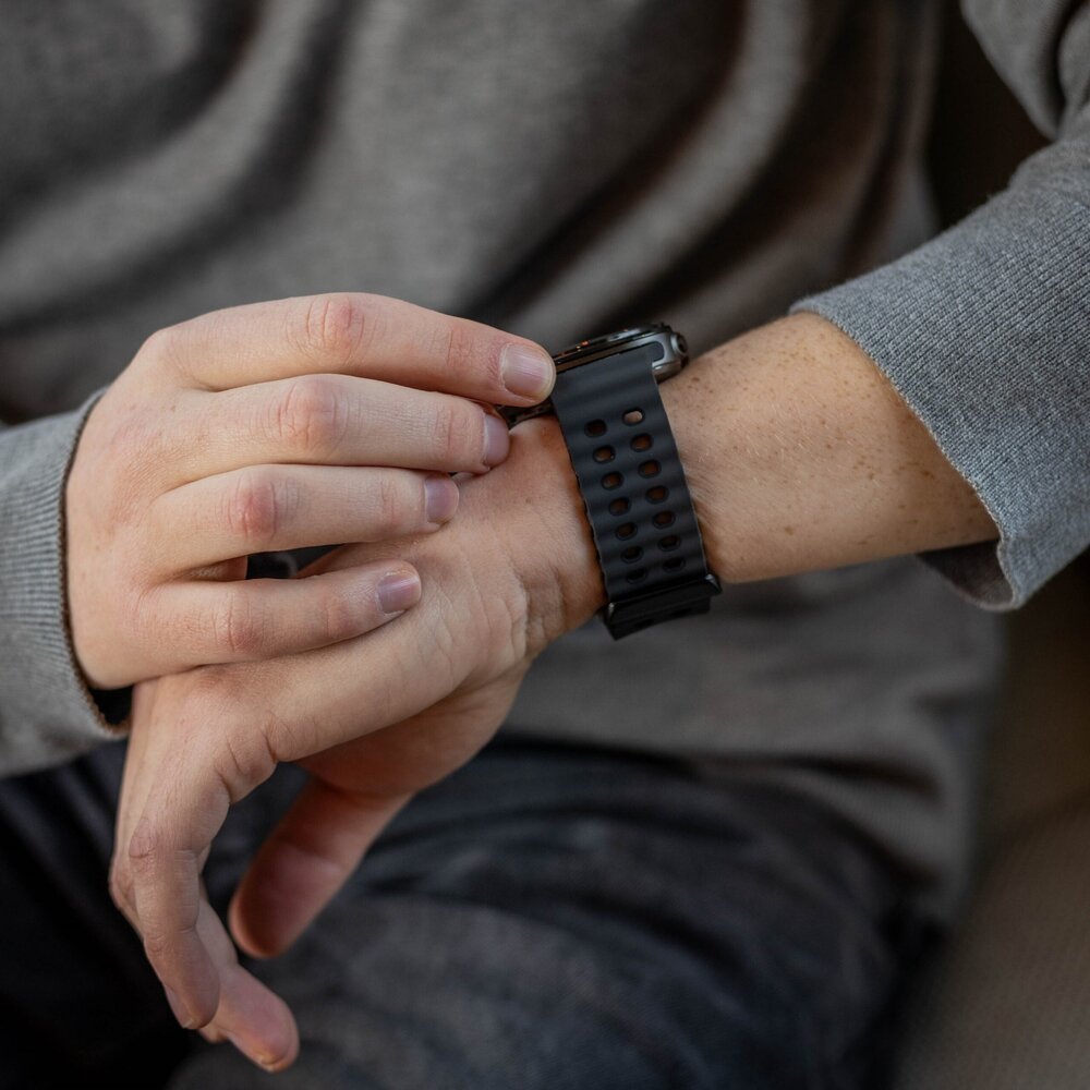 Strap-it Strap-it Bracelet silicone Wave Samsung Galaxy Watch Ultra (gris/noir)