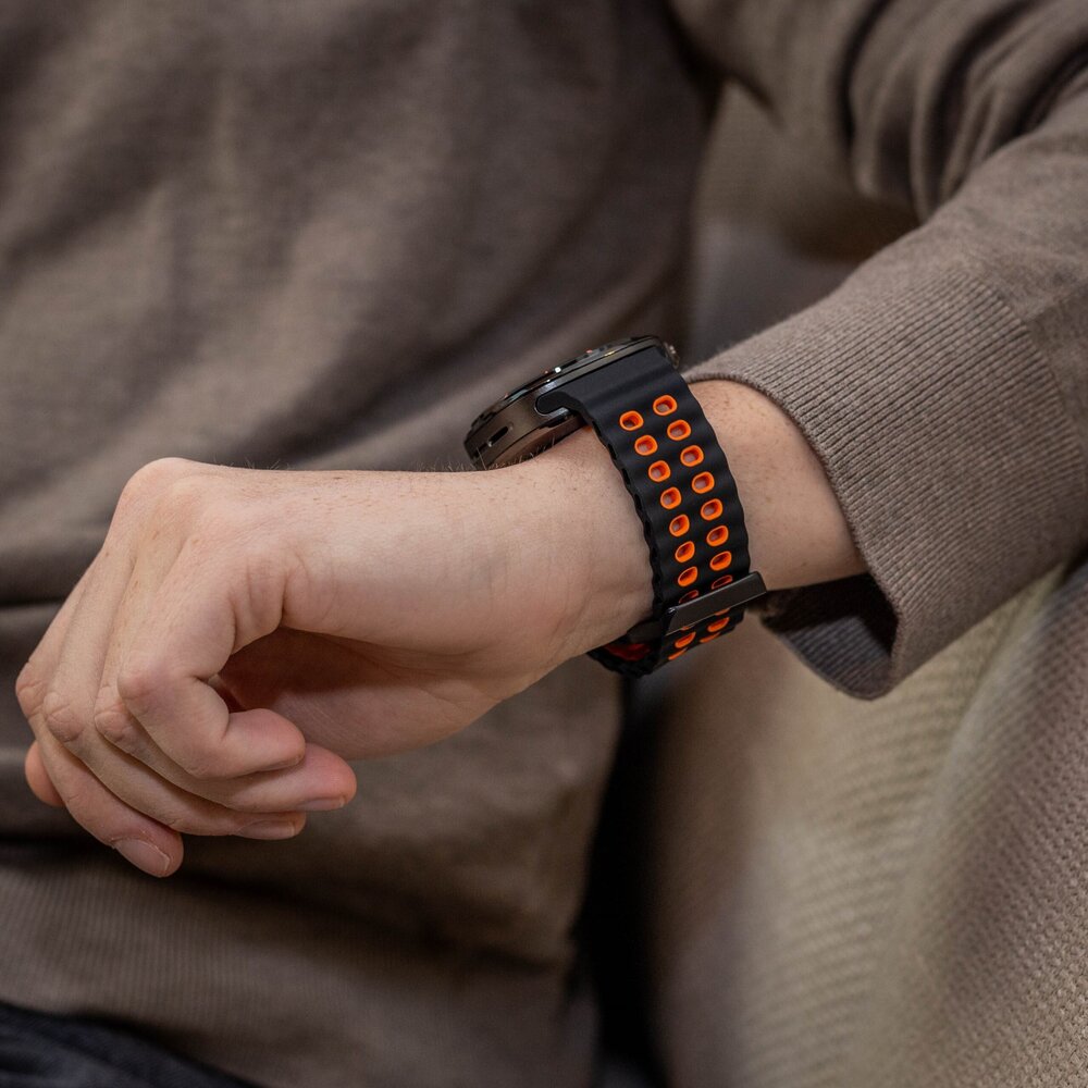 Strap-it Strap-it Bracelet silicone Wave Samsung Galaxy Watch Ultra (noir/orange)