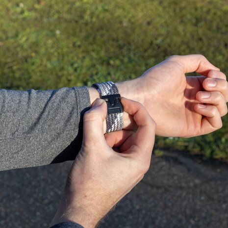 Bandz Bandz Bracelet nylon tressée avec P-buckle Apple Watch (mandala noir) Bandz Bandz Bracelet nylon tressée avec P-buckle Apple Watch (mandala noir)