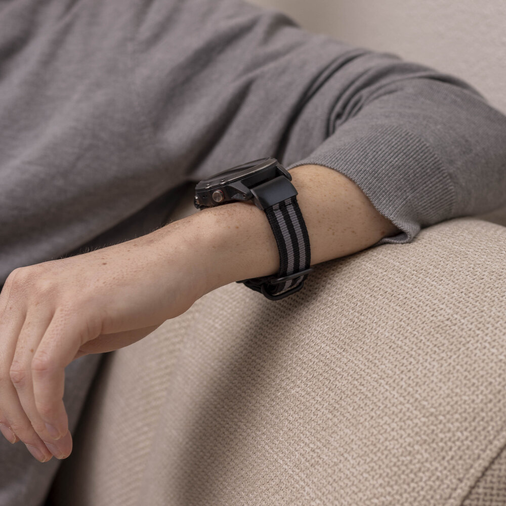 Strap-it Strap-it Bracelet nylon boucle Garmin Tactix 7 Pro (noir/gris)