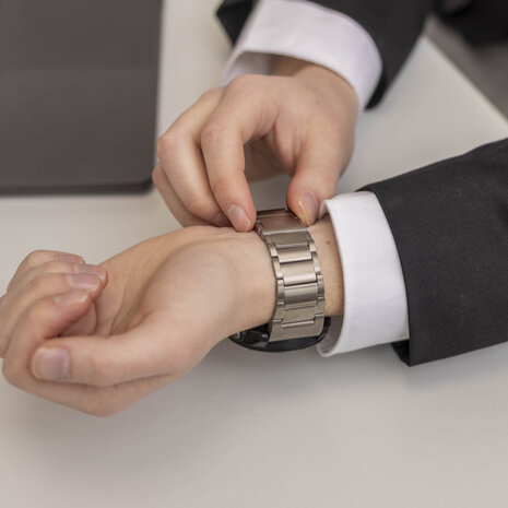 Strap-it Strap-it Bracelet en titane magnétique Garmin Tactix 7 Pro (argent) Strap-it Strap-it Bracelet en titane magnétique Garmin Tactix 7 Pro (argent)