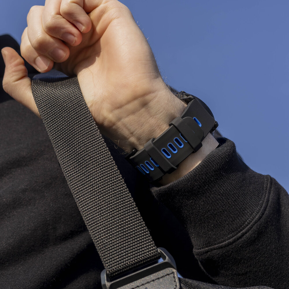Strap-it Strap-it Bracelet à boucle sport Garmin Quatix 3 / 6x / 7x Solar (noir/bleu) Strap-it Strap-it Bracelet à boucle sport Garmin Quatix 3 / 6x / 7x Solar (noir/bleu)