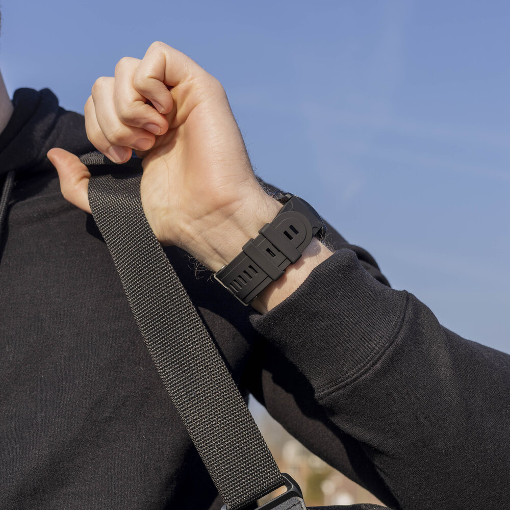 Strap-it Strap-It Bracelet silicone brillant Garmin Fenix 5x/6x (noir)