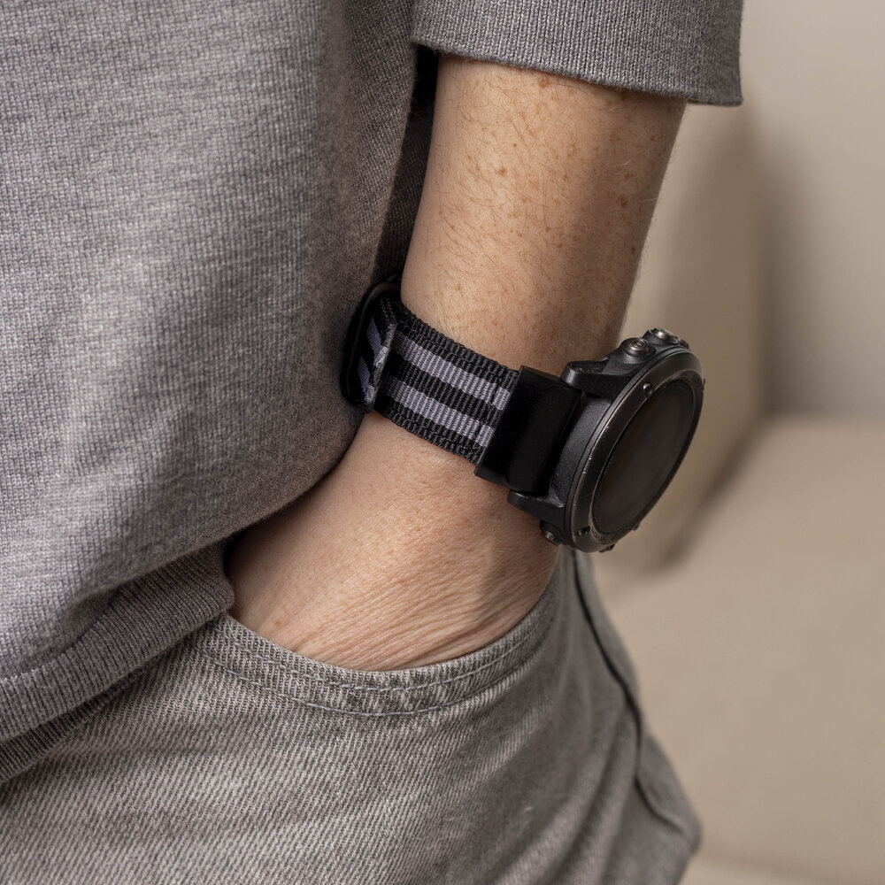 Strap-it Strap-it Bracelet nylon á boucle Garmin Fenix 5x / 6x (noir/gris)