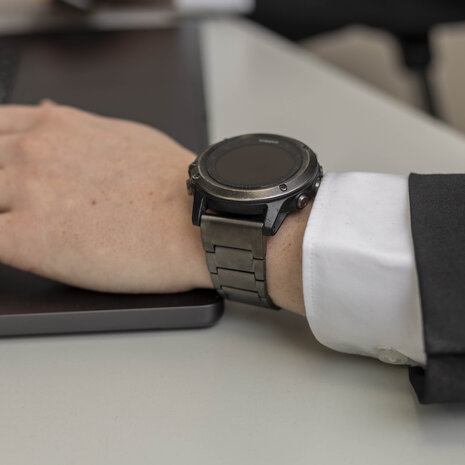 Strap-it Strap-it Bracelet titane magnétique Garmin Fenix 7x (graphite)