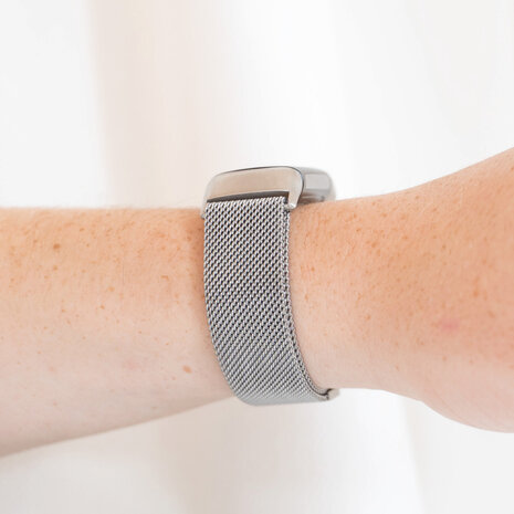 Strap-it Strap-it Bracelet Milanais Fitbit Charge 5 (argent)