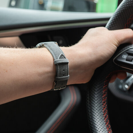 Strap-it Strap-it Bracelet Alcantara avec boucle Apple Watch (gris) Strap-it Strap-it Bracelet Alcantara avec boucle Apple Watch (gris)