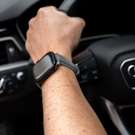 Strap-it Strap-it Bracelet Alcantara avec boucle Apple Watch (gris) Strap-it Strap-it Bracelet Alcantara avec boucle Apple Watch (gris)