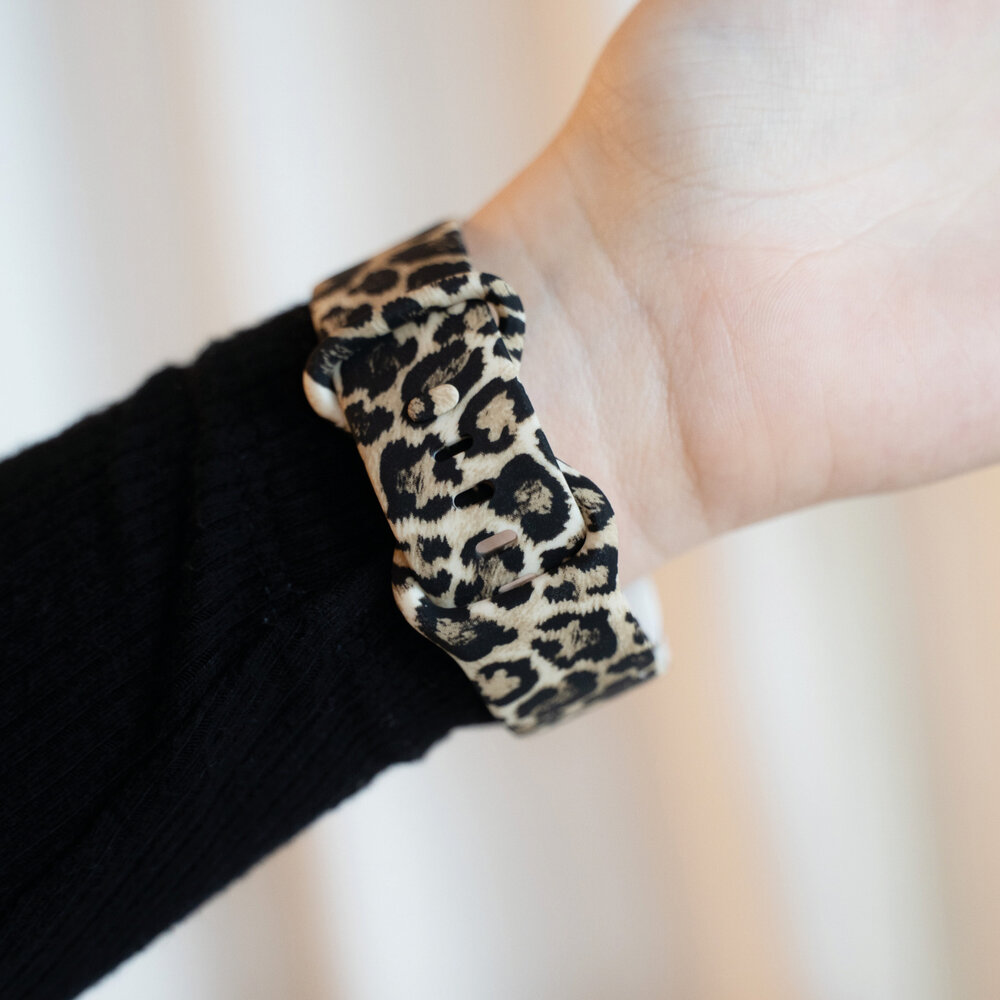 Strap-it Strap-it Bracelet Lucky Leopard Fitbit Charge 5