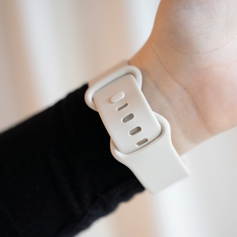 Strap-it Strap-it Bracelet silicone Fitbit Charge 6 (blanc cassé)