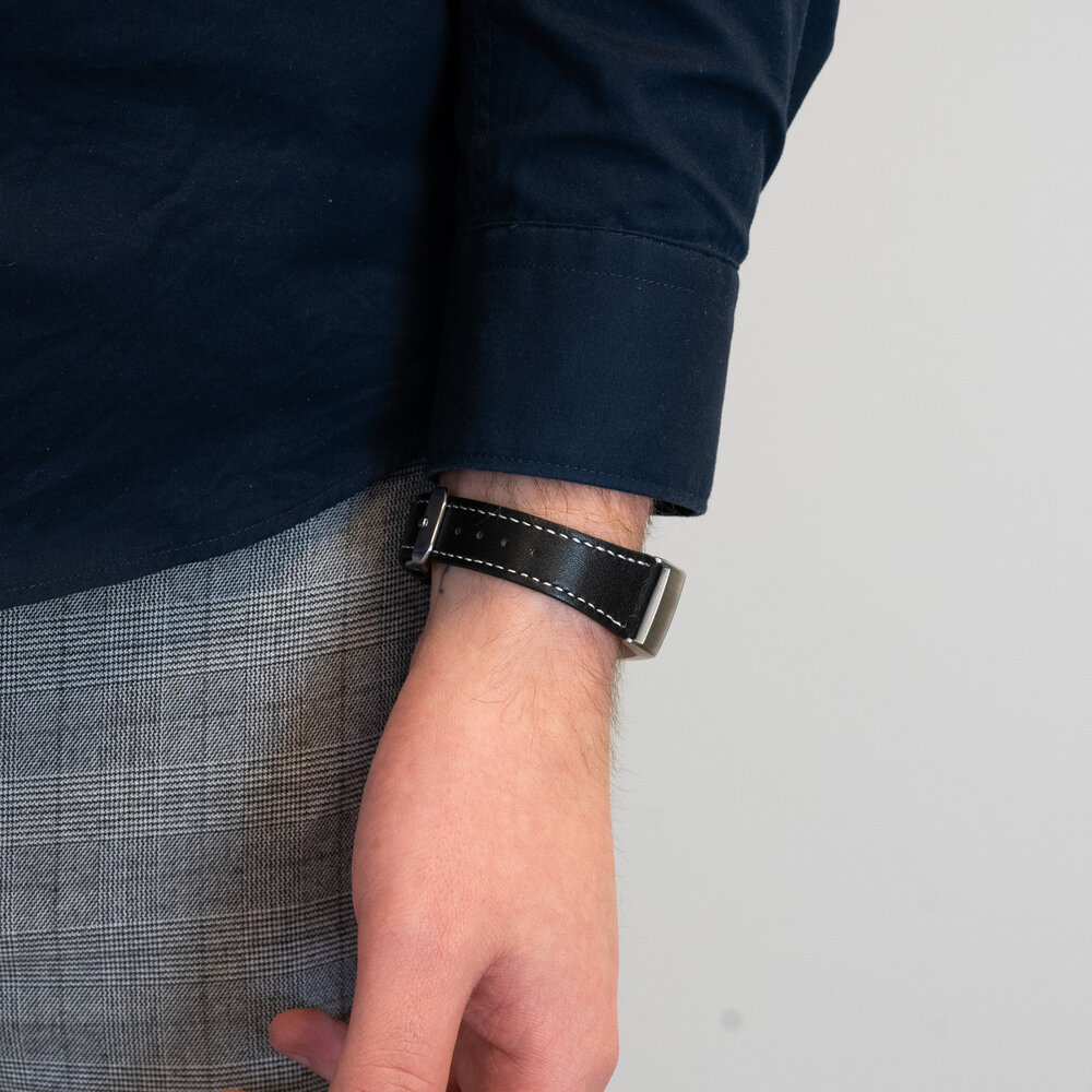 Bandz Bandz Bracelet cuir 'Deluxe' Fitbit Charge 4 (noir) Bandz Bandz Bracelet cuir 'Deluxe' Fitbit Charge 4 (noir)