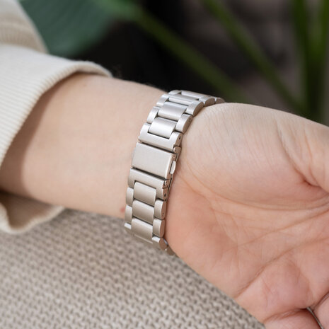 Strap-it Strap-it Bracelet acier Fitbit Charge 6 (lumière stellaire)