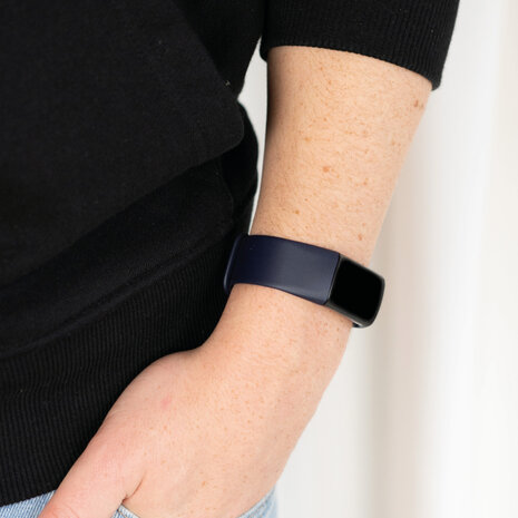 Strap-it Strap-it Bracelet silicone Fitbit Charge 6 (blue foncé)