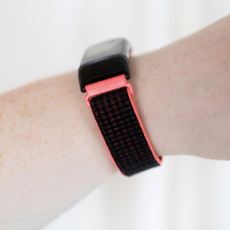 Strap-it Strap-it Bracelet nylon Fitbit Charge 5 (rouge/noir)