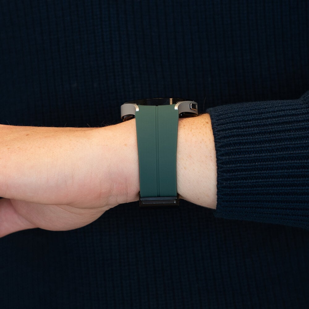 Bandz Bandz Bracelet silicone avec D-Buckle Samsung Galaxy Watch 6 Classic - 47mm (vert foncé)