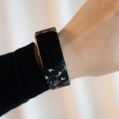 Strap-it Strap-it Bracelet Black Floral Fitbit Charge 5