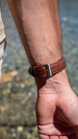 Strap-it Strap-it Bracelet cuir motif crocodile Apple Watch 38/40/41/42mm (brun) Strap-it Strap-it Bracelet cuir motif crocodile Apple Watch 38/40/41/42mm (brun)