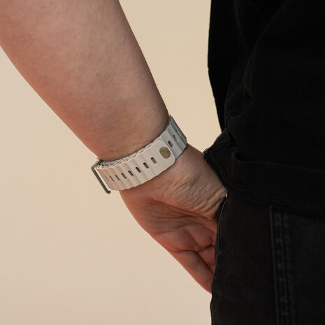 Strap-it Strap-it Bracelet Ocean Apple Watch avec fermeture à pression (lumière stellaire) Strap-it Strap-it Bracelet Ocean Apple Watch avec fermeture à pression (lumière stellaire)