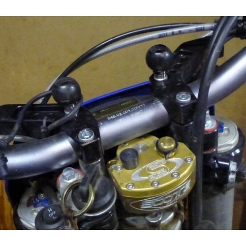 RAM Mounts  Base Del Morsetto Con Bulloni M8 - Sfera B