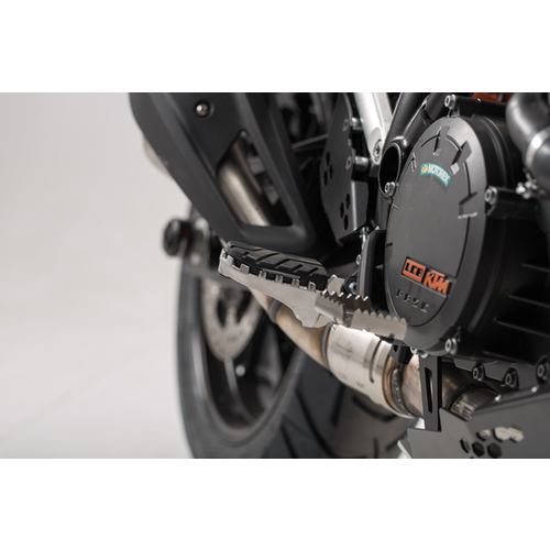 SW-Motech ION Poggiapiedi KTM 1290 Super A/A 890/R/A 790/R/A 1090/R/A 1050/A 1190/R/A 950/990 | Argento Nero