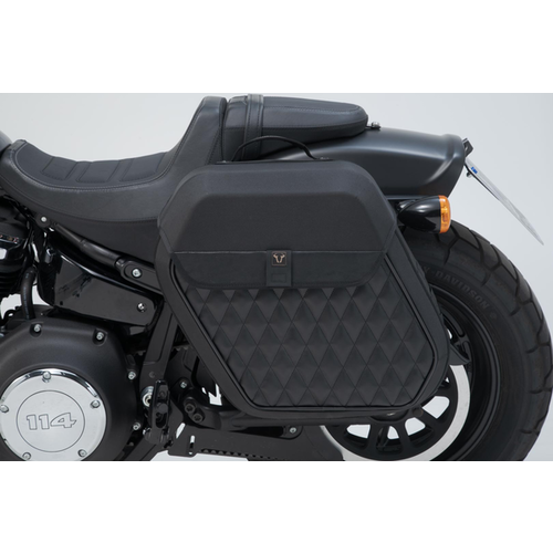 SW-Motech LEGEND GEAR Sistema di Borse Laterali LH2/LH1 Harley-Davidson FXFB 1750 ABS ('18-'20)/FXFBS 1868 ABS ('18-'21) | Nero