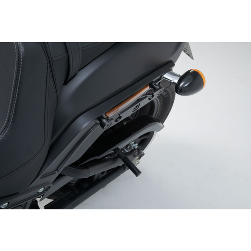 SW-Motech LEGEND GEAR Sistema di Borse Laterali LH2/LH1 Harley-Davidson FXFB 1750 ABS ('18-'20)/FXFBS 1868 ABS ('18-'21) | Nero