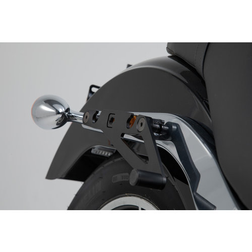 SW-Motech Portaequipajes Lateral Derecho SLH Harley-Davidson FXLR 1750 ('18-'20)/FXLRS 1868 ('20-'21) | Negro