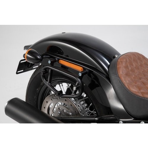 SW-Motech SLC Support Latéral Droit Harley-Davidson FXBB 1750/FXLRS 1868/FXST 1750 | Le Noir