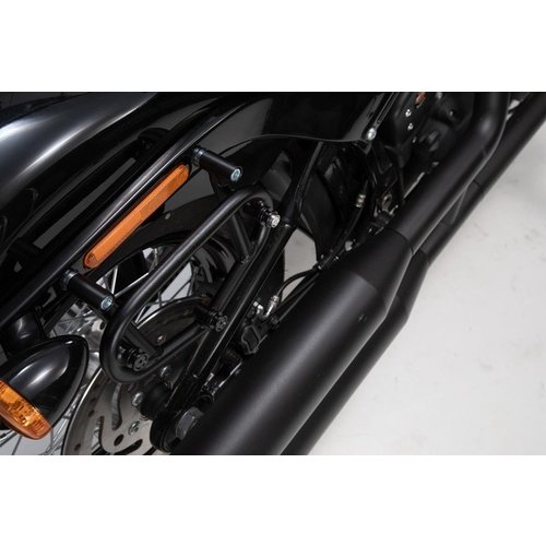 SW-Motech SLC Support Latéral Droit Harley-Davidson FXBB 1750/FXLRS 1868/FXST 1750 | Le Noir