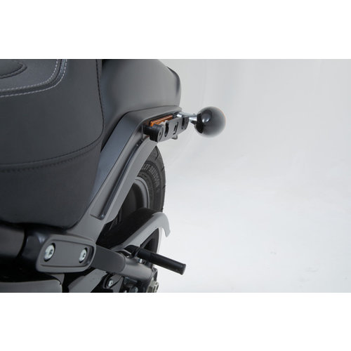 SW-Motech Portaequipajes Lateral Izquierdo SLH Harley-Davidson FXFBS 1868 ('18-'22)/FXFB 1750 ('18-'21) | Negro