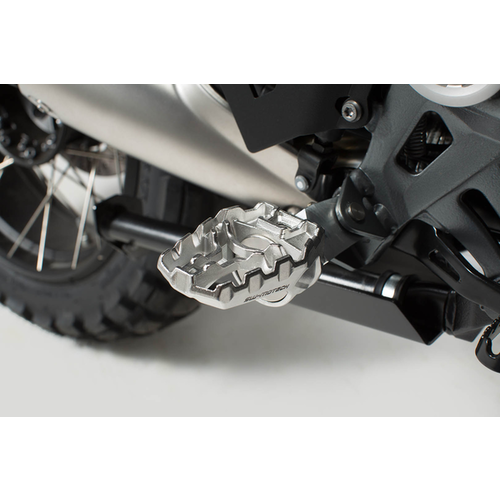 SW-Motech Poggiapiedi Evolution Yamaha MT-09 Tracer 9/GT ('21-'22) | Argento Nero