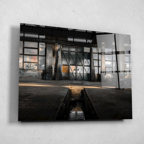 Schilderij Inrichting van een verlaten industriegebouw | 120 x 90 cm glasschilderij Schilderij Inrichting van een verlaten industriegebouw | 120 x 90 cm glasschilderij