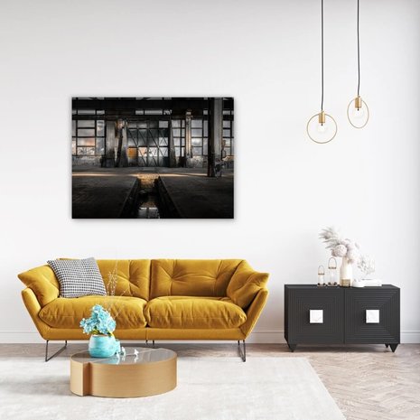 Schilderij Inrichting van een verlaten industriegebouw | 120 x 90 cm glasschilderij Schilderij Inrichting van een verlaten industriegebouw | 120 x 90 cm glasschilderij