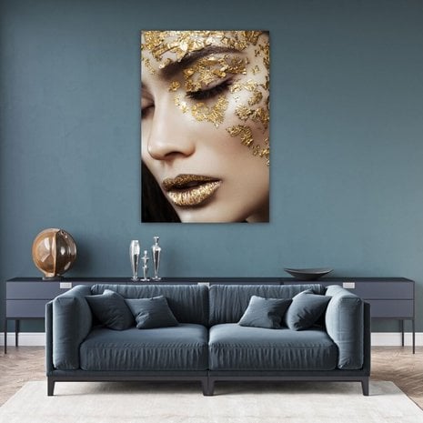 Close-up portret van jonge vrouw met gouden folie • 80 x 120 cm • Glazenschilderijen.nl