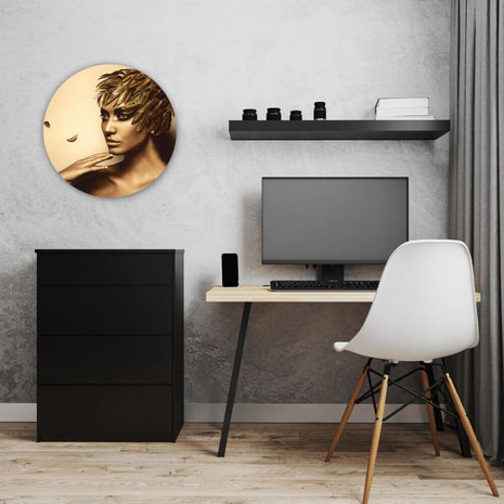 Schilderij Vrouw met gouden verenhoed | Rond 50 cm glasschilderij Schilderij Vrouw met gouden verenhoed | Rond 50 cm glasschilderij