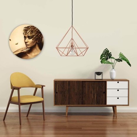 Schilderij Vrouw met gouden verenhoed | Rond 50 cm glasschilderij Schilderij Vrouw met gouden verenhoed | Rond 50 cm glasschilderij