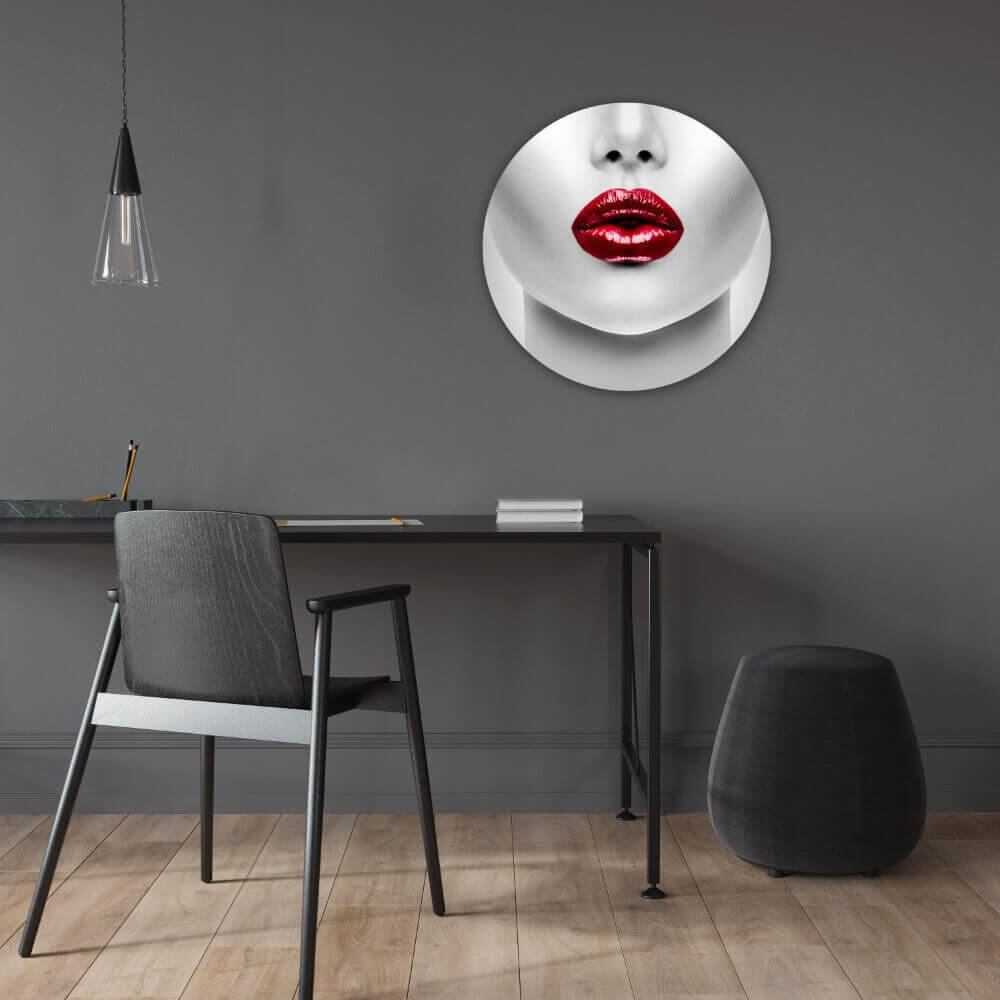 Schilderij Close-up gezicht met sexy rode Lippen | Rond 60 cm glasschilderij Schilderij Close-up gezicht met sexy rode Lippen | Rond 60 cm glasschilderij