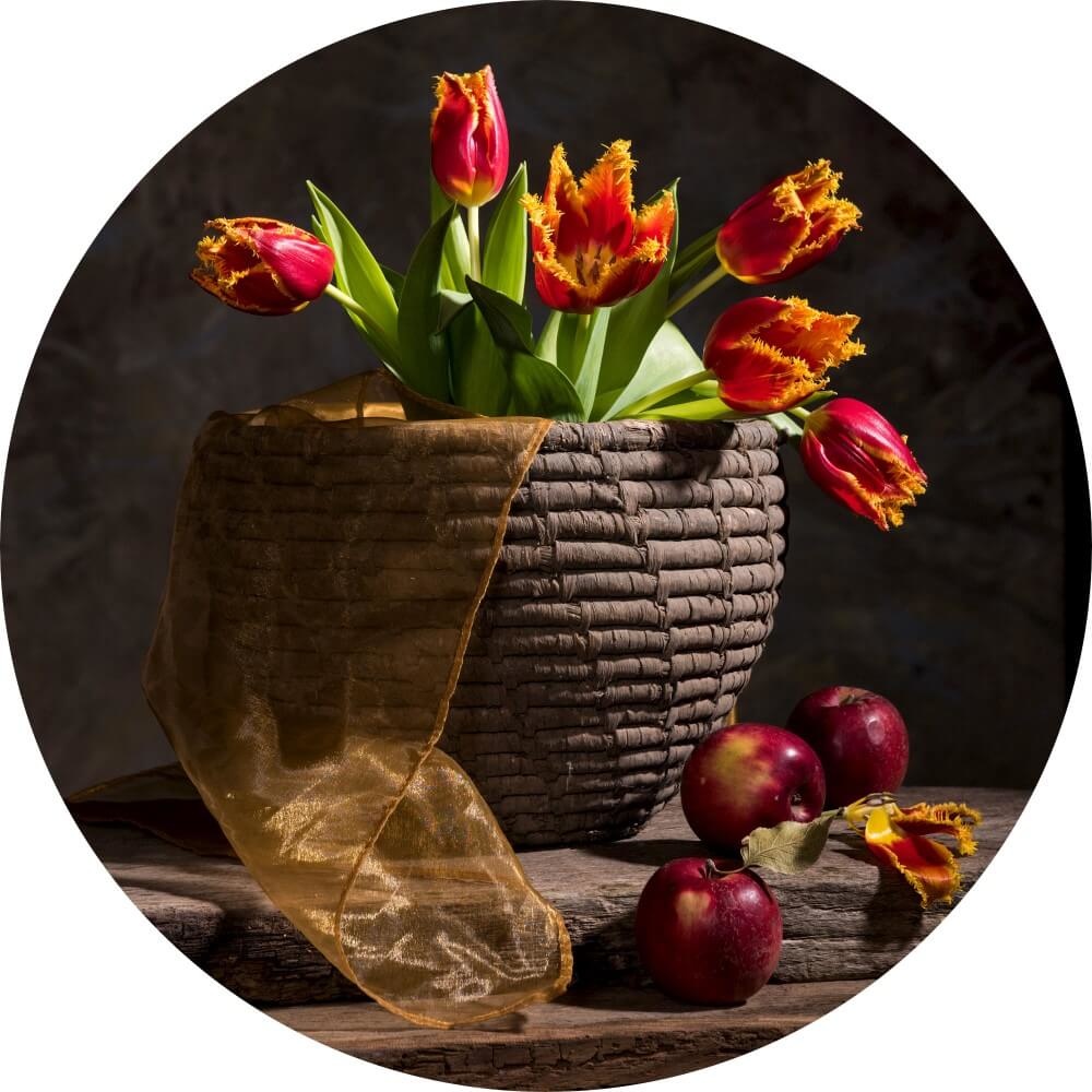 Muurcirkel Mooie tulpen en rode appels Muurcirkel Mooie tulpen en rode appels