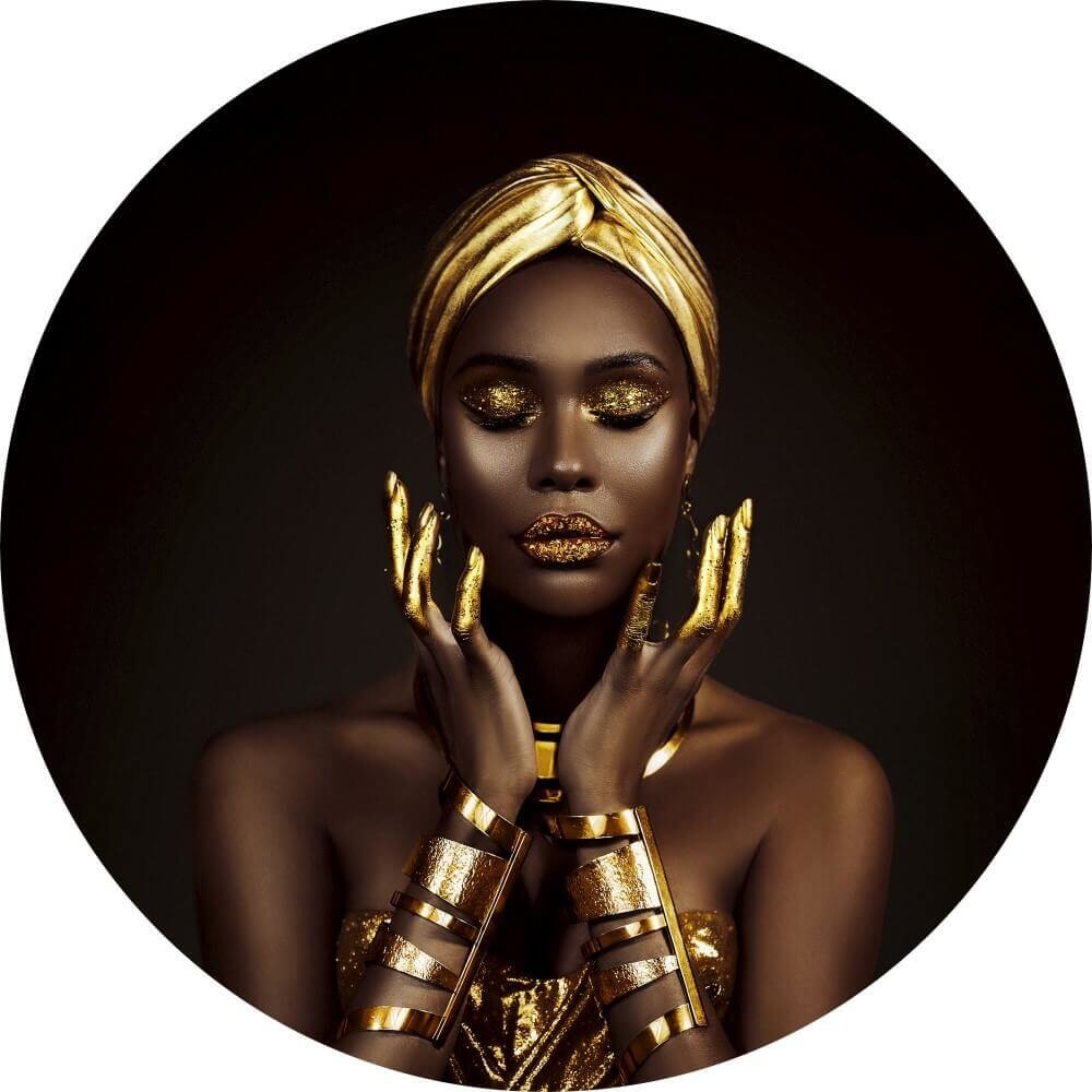 Rond schilderij Portret van Afrikaans vrouwengezicht met gouden make-up Rond schilderij Portret van Afrikaans vrouwengezicht met gouden make-up