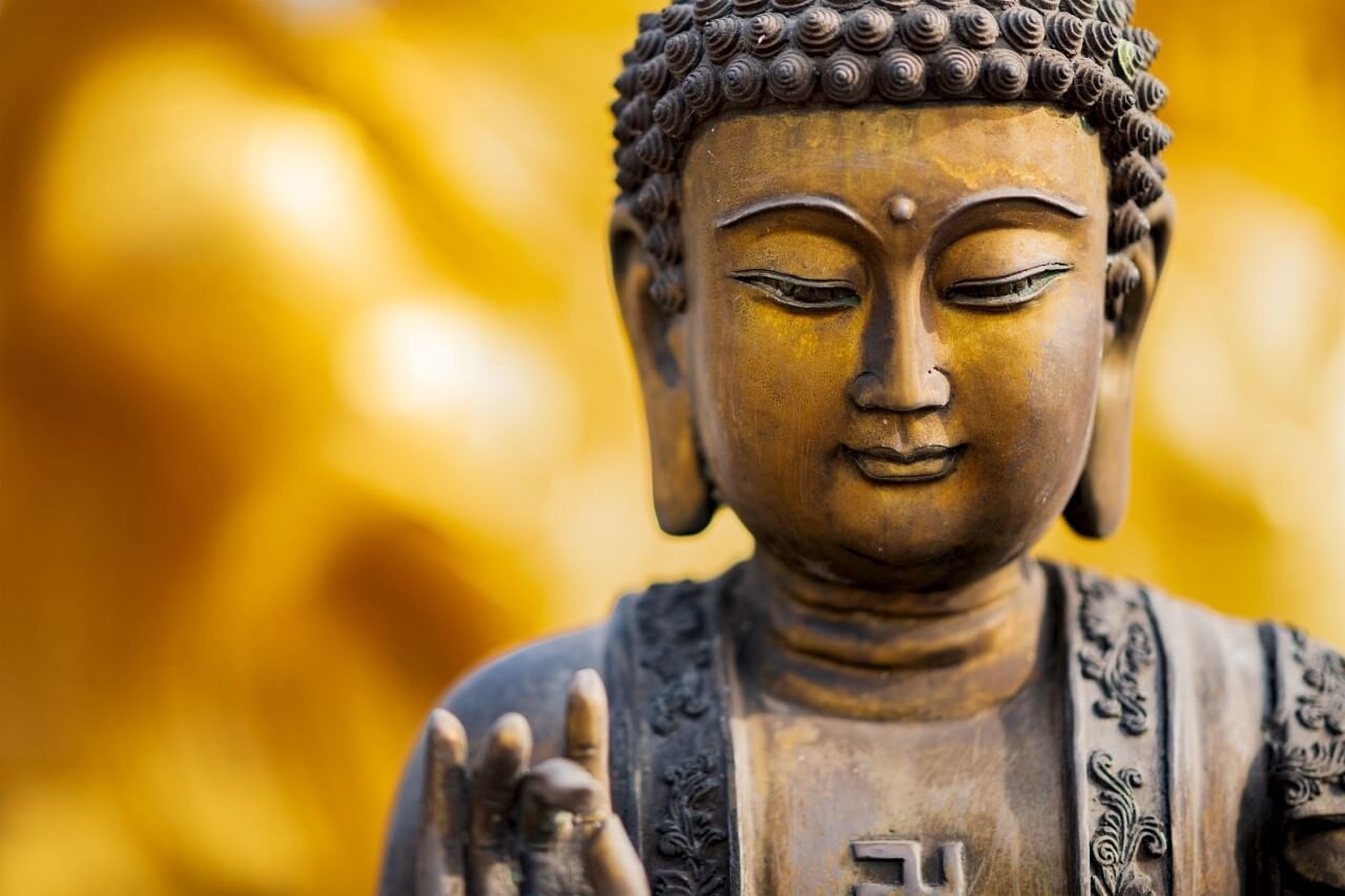 Schilderij Boeddha-beeld van dichtbij | 60 x 40 cm glasschilderij Schilderij Boeddha-beeld van dichtbij | 60 x 40 cm glasschilderij