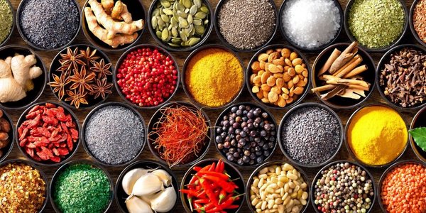 Schilderij Verschillende kruiden en specerijen kleurrijk bij elkaar | 80 x 40 cm glasschilderij Schilderij Verschillende kruiden en specerijen kleurrijk bij elkaar | 80 x 40 cm glasschilderij