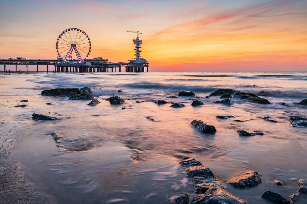 Schilderij Kleurrijke luchten in Scheveningen | 90 x 60 cm glasschilderij Schilderij Kleurrijke luchten in Scheveningen | 90 x 60 cm glasschilderij