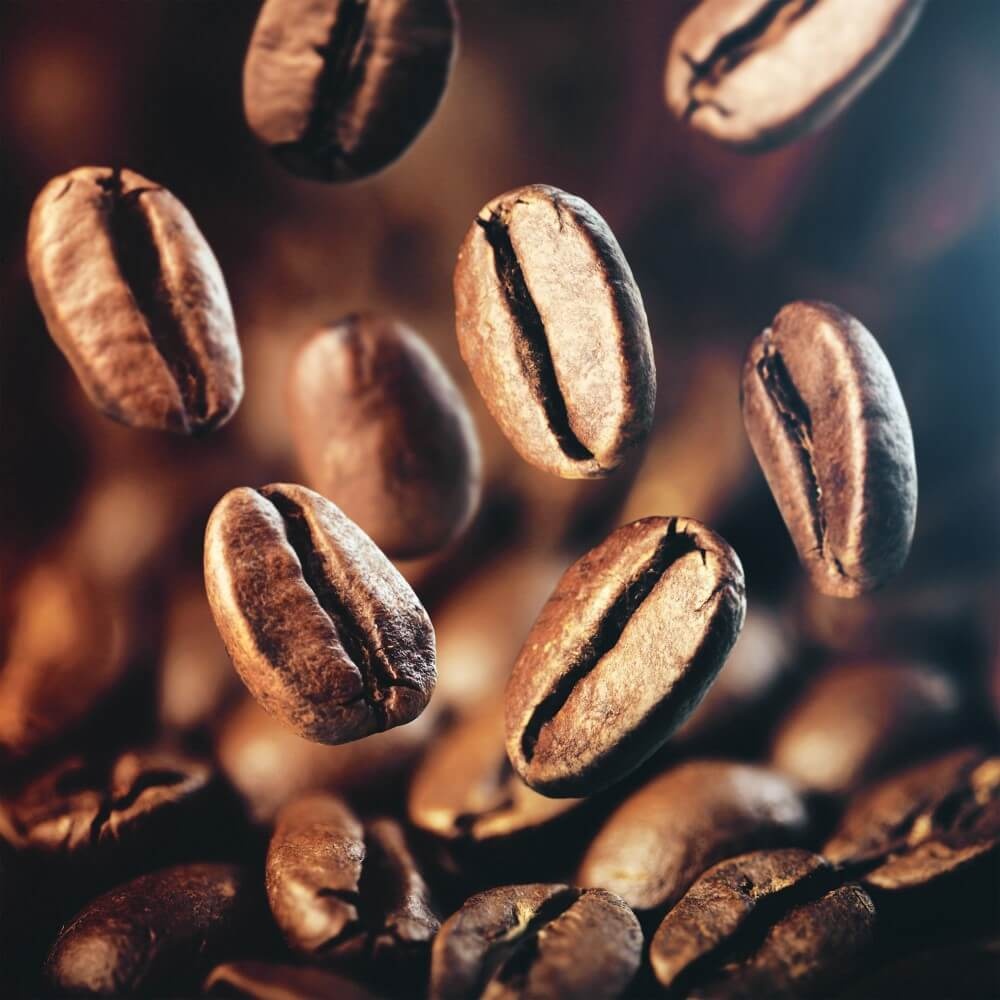 Close-up van dansende koffiebonen Close-up van dansende koffiebonen